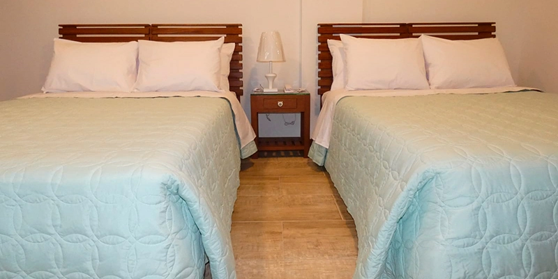 Habitación Superior Twin detalle — Makeya Home-Hotel